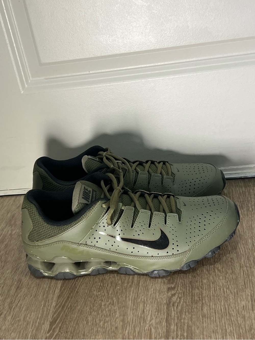 Nike Reax 8 TR Medium Olive Black Men’s Size 13 - Picture 3 of 9